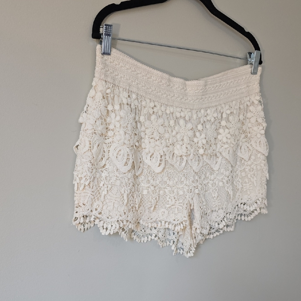 Boho Chic Cream Lace Crochet Shorts – Juniors XL / Women’s Small-Medium - Picture 3 of 8